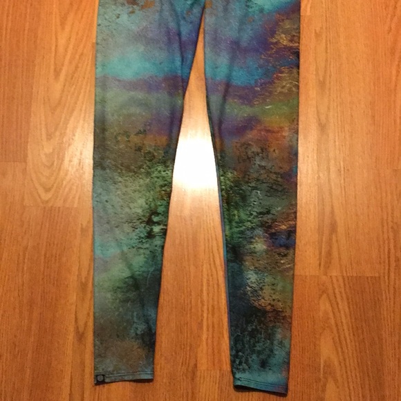Onzie Multicolored Leggings Size S/M in VGUC! - Picture 3 of 8